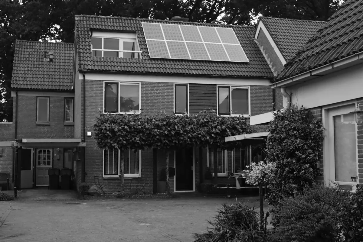 Zonnepanelen saldering 2027: thuisbatterij merk