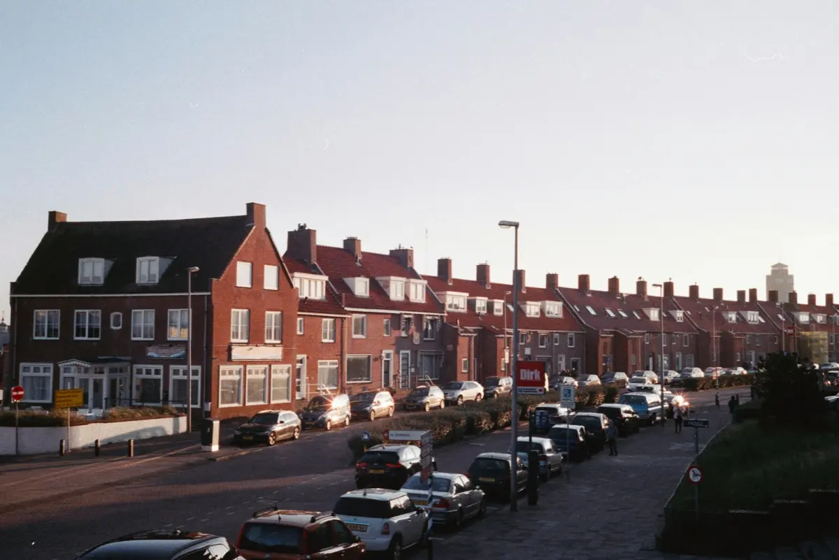 Zonnepanelen tussenwoning saldering 2027: gevolgen &